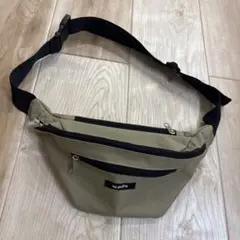 スピンズ　ボディバッグ　ロゴ ベージュ
