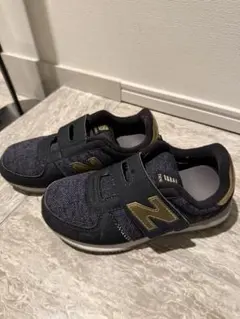 New Balance ブラック/ゴールド スニーカー　21センチ