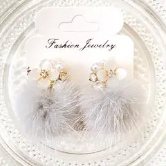 グレー　ふわふわ　ファーピアス　冬　お花　ハンドメイド　イヤリング　レジン