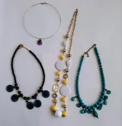 ネックレスセット - ビーズと装飾デザイン
