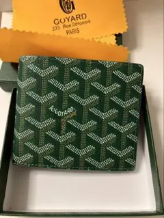 GOYARD（ゴヤール）二つ折り財布 グリーン シェブロン柄 中古品のサムネイル