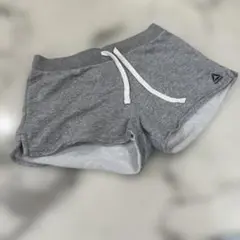 Reebok グレー ショートパンツ