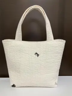 ヌビ　トートバッグ アイボリー 猫刺繍 マグネットスナップ ポケット付き