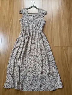 花柄ワンピース