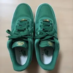 NIKE AIR FORCE 1 グリーン スニーカー