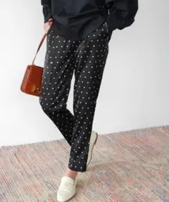 エルフランク サテンドットプリントセンタープレステーパードパンツ