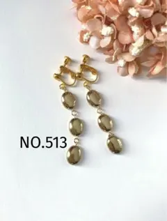 NO.513 揺れる３連メタルゴールド　ピアスorイヤリング変更可能です