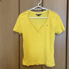 TOMMY HILFIGER Vネック Tシャツ イエロー　Sサイズのサムネイル