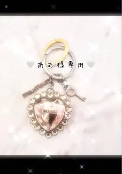 miu miu ハート型クリスタルキーホルダー - メルカリ