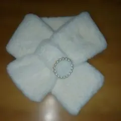 ホワイトファーマフラー リボン型 パール付き