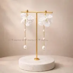 花びら型 ホワイト ピアス イヤリング パール パーティー 結婚式 フォーマル