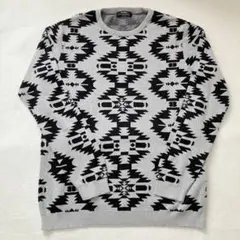 Bershkaクルーネックセーター（M）エスニック柄　黒×グレー系のサムネイル
