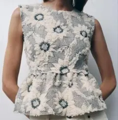 【ZARA】　フラワープリント構造ペプラムトップスのサムネイル