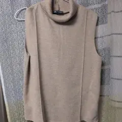 ZARA ベージュ タートルネックニットベスト