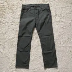 ユニクロ　メンズパンツ　スリムフィットストレート　グレーグリーン