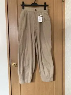 新品　ベージュ カジュアルパンツ Sサイズ