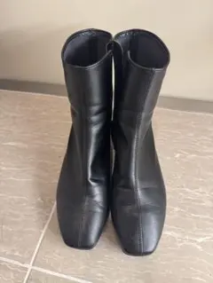 黒 合成皮革 ショートブーツ ヒールヒール高さ約3センチ