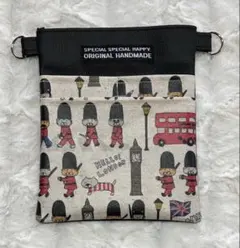 ナースポーチオーガナイザー（ハンドメイド） 合皮黒&ラミネート（ロンドン猫）♪