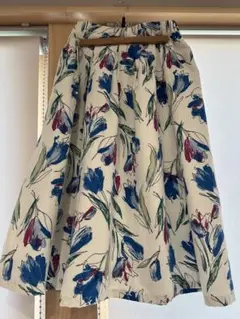 美品　チューリップ柄フレアスカート　裏地付き