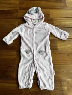 香港ディズニー⭐️新品　シェリーメイモコモコロンパース