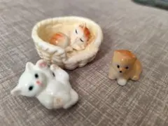 ビンテージ猫と犬の陶器のミニチュア置物