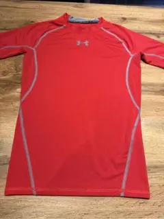 Under Armour コンプレッション アンダーシャツ SM レッド