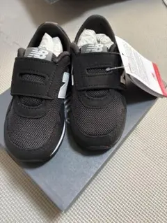 ニューバランス323 キッズスニーカー新品未使用　送料込み15.0cm ブラック
