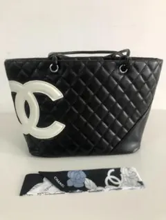 トートバッグ　ビッグロゴ　レザー　容量がいい　ハンドブック 　女性　ブラック