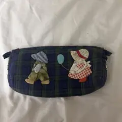 パッチワークポーチ 花の刺繍付き