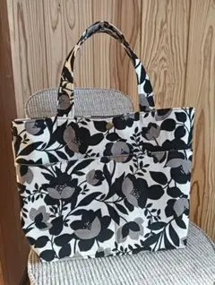 花柄(ブラック系)トートバッグ