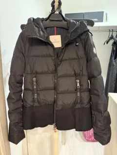 ★モンクレール　NESEA　フリルダウンコート　サイズ1　ブラック　美品★ MONCLER（フリル ・ ダウンコート）のフリマアイテム一覧