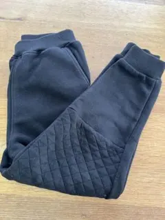 黒 スウェットパンツ キルティングパネル付き