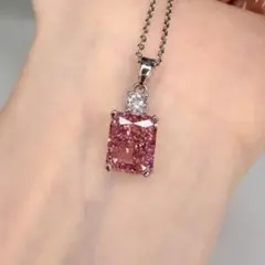 合金メッキ ピンクカラー 人工ダイヤモンドペンダント 高級感