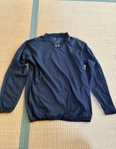 Under Armour 黒 Vネック ピステ　長袖スポーツウェア