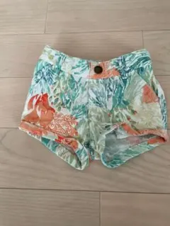 花柄 珊瑚柄　ショートパンツ　80センチ