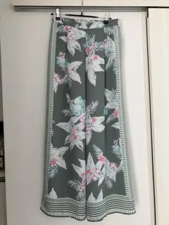 GRACE CONTINENTAL ハイビスカスプリントパネルパンツ