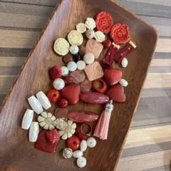 ②H ハンドメイドパーツまとめ売り　赤白系　アクセサリーパーツ