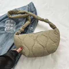 ワンショルダー　カーキ キルティング　バッグ　メッセンジャー　かわいい　通勤通学