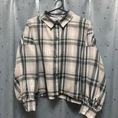 グリーン シャツ