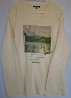 セール品 クリーム色 Vネック 長袖Tシャツ 風景プリントのサムネイル
