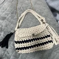 アイボリーとネイビーのストライプポシェット