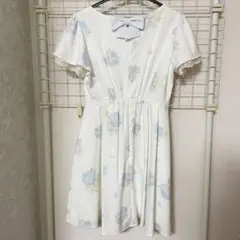 LODISPOTTO花柄白ワンピ