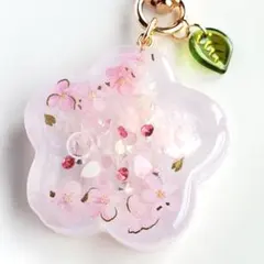 さくらのレジンキーホルダー　チャーム　シャカシャカ　シェイカー　大人可愛い