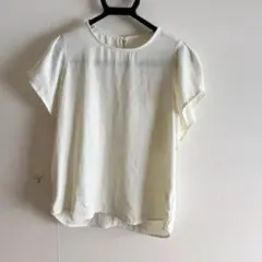 GU トップス ブラウス カットソー S クリーム色　オフィスカジュアル