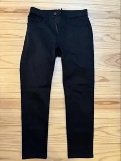 ユニクロ　ブラックパンツ　チノ　細め　短め