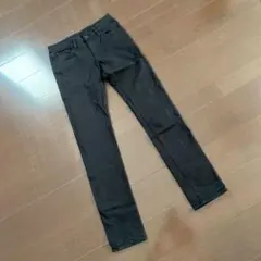 ユニクロ　ジーンズ　スキニー　ブラック