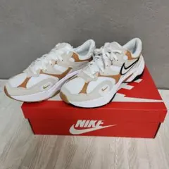 新品NIKE ウィメンズ　AL8 25cm