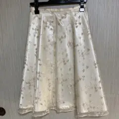 フレアスカー　アイボリー　刺繍　　美品