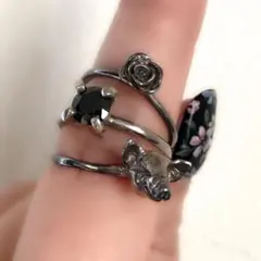 e.m. イーエム 3連リング ブタ 薔薇 ストーン