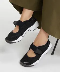 NIKEナイキ ウィメンズ エアリフトブリーズ サンダル 22cm ブラック